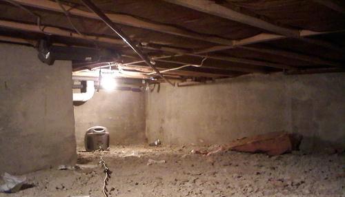 What is a crawl space air vent used for?